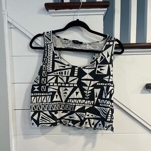 Black and White Crop Too (M)